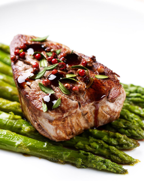 Tournedos de filet de bœuf, sauce au poivre vert